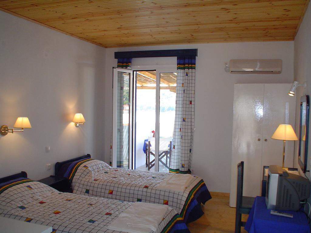 Bella Vista Aparthotel Batsi  Phòng bức ảnh