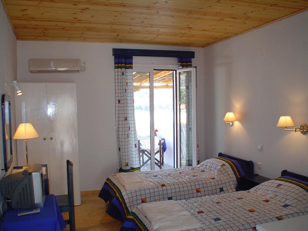 Bella Vista Aparthotel Batsi  Phòng bức ảnh